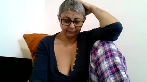 Snapshot of atikaarea chatting on February 17, 2:26 pm atikaarea online show from February 17, 2:26 pm