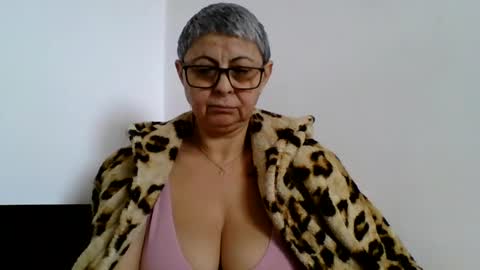 Snapshot of atikaarea chatting on February 21, 11:33 am atikaarea online show from February 21, 11:33 am