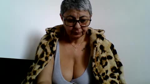 Snapshot of atikaarea chatting on March 3, 9:00 am atikaarea online show from March 3, 9:00 am