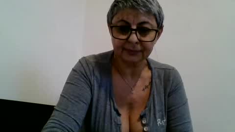 Snapshot of atikaarea chatting on March 10, 3:52 pm atikaarea online show from March 10, 3:52 pm