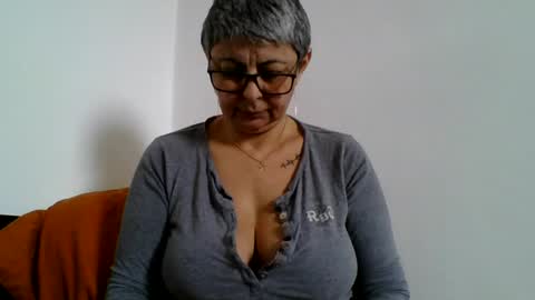 Snapshot of atikaarea chatting on March 12, 9:55 am atikaarea online show from March 12, 9:55 am