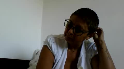 Snapshot of atikaarea chatting on September 28, 11:26 am atikaarea online show from September 28, 11:26 am