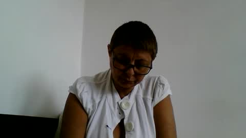 Snapshot of atikaarea chatting on September 30, 9:47 am atikaarea online show from September 30, 9:47 am