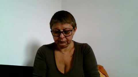 Snapshot of atikaarea chatting on October 6, 9:51 am atikaarea online show from October 6, 9:51 am