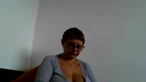 Snapshot of atikaarea chatting on October 24, 9:17 am atikaarea online show from October 24, 9:17 am