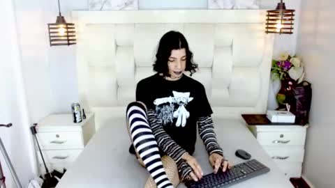 Snapshot of atley_dolly_ chatting on March 18, 11:30 pm ATLEY online show from March 18, 11:30 pm