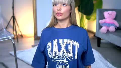 Isabella online show from February 11, 1:52 am