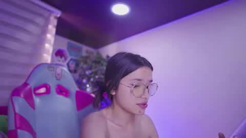 Snapshot of aura_rouss chatting on November 1, 11:45 am aura_rouss online show from November 1, 11:45 am