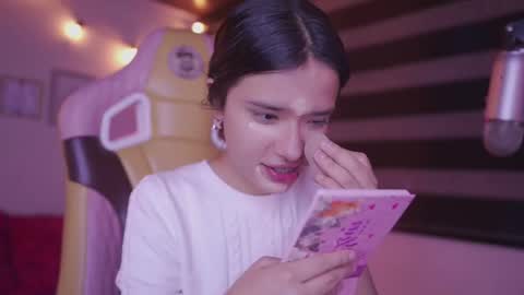 Snapshot of aura_rouss chatting on November 8, 1:28 am aura_rouss online show from November 8, 1:28 am