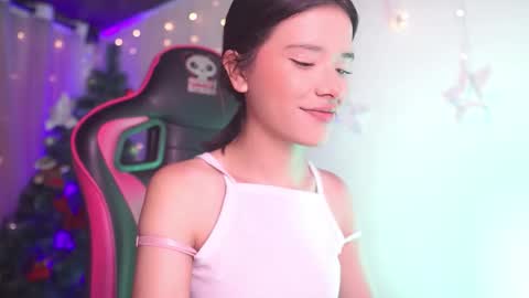 Snapshot of aura_rouss chatting on December 16, 12:48 am aura_rouss online show from December 16, 12:48 am