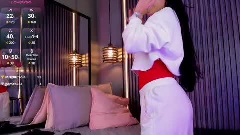 Aura online show from February 25, 3:38 pm