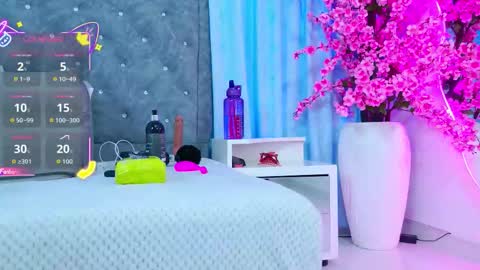 Aura online show from October 2, 7:43 pm