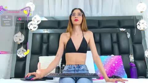 Aura online show from December 20, 6:59 pm