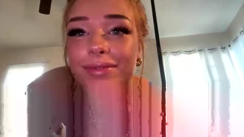 auriamist online show from April 8, 12:54 am