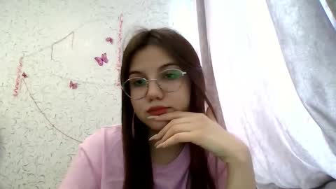 Snapshot of aurora_breeze chatting on February 23, 8:33 am Kiara Xanthe online show from February 23, 8:33 am