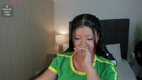 Snapshot of aurora_johnson_ chatting on January 4, 7:24 am A U R O R A online show from January 4, 7:24 am