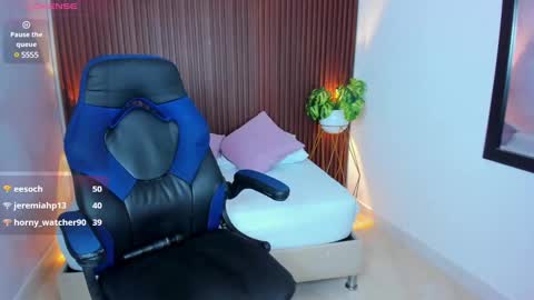 Snapshot of aurora_johnson_ chatting on March 8, 8:33 am A U R O R A online show from March 8, 8:33 am