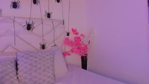 Snapshot of aurora_sweet2 chatting on October 23, 6:17 pm Madison online show from October 23, 6:17 pm