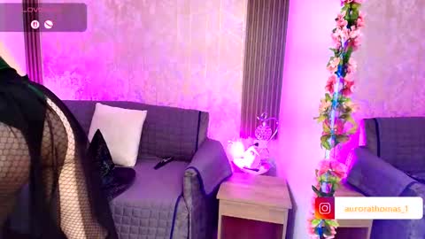 Snapshot of aurora_thomas chatting on October 18, 10:43 pm Aurora online show from October 18, 10:43 pm