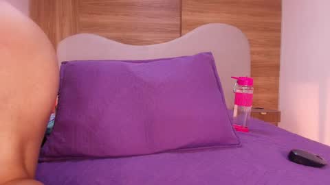 auroraa_miller online show from April 10, 4:06 am