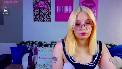 Aurora online show from December 22, 1:19 pm