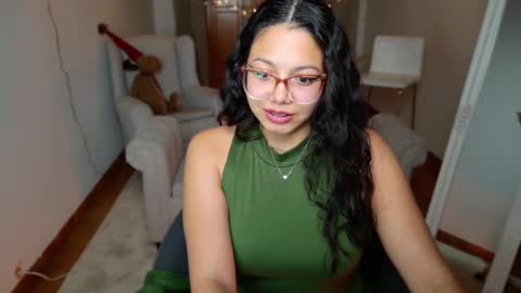 Snapshot of aurorasiera chatting on December 23, 9:08 pm Aurora online show from December 23, 9:08 pm