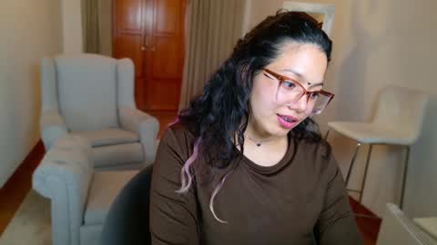 Snapshot of aurorasiera chatting on January 17, 1:25 am Aurora online show from January 17, 1:25 am