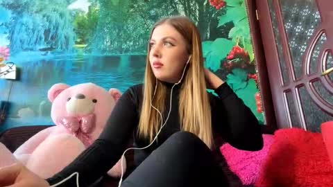 Snapshot of aurorekhuu chatting on February 10, 11:03 am Elizabeth online show from February 10, 11:03 am