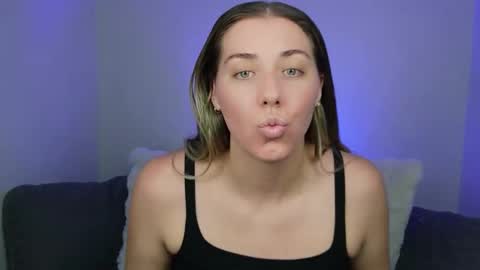 Snapshot of aussielulu chatting on October 16, 9:21 am aussielulu online show from October 16, 9:21 am