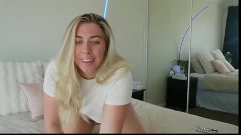 Snapshot of aussielulu chatting on November 24, 11:37 pm aussielulu online show from November 24, 11:37 pm