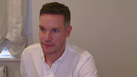 Snapshot of aussiesurfer0000 chatting on February 21, 3:45 am aussiesurfer0000 online show from February 21, 3:45 am