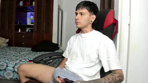 Snapshot of austin_falcon chatting on November 19, 8:20 pm Austin online show from November 19, 8:20 pm