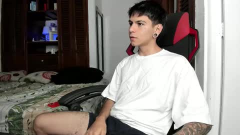 Snapshot of austin_falcon chatting on November 26, 9:05 pm Austin online show from November 26, 9:05 pm