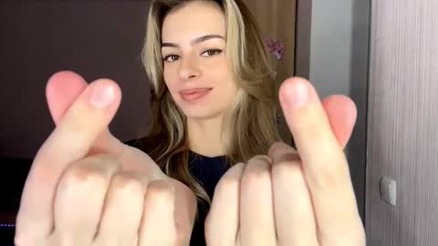 Snapshot of austinmehling chatting on November 9, 3:43 pm Nika online show from November 9, 3:43 pm