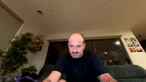 austintoner85 online show from April 24, 10:07 am