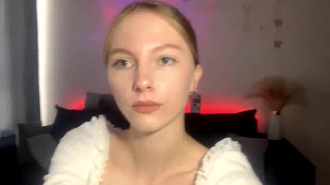 Snapshot of autumnroginson chatting on September 18, 12:51 pm Annie online show from September 18, 12:51 pm