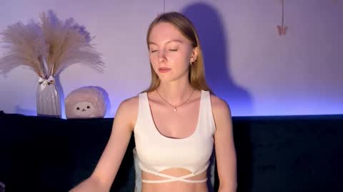 Snapshot of autumnroginson chatting on September 24, 3:04 pm Annie online show from September 24, 3:04 pm