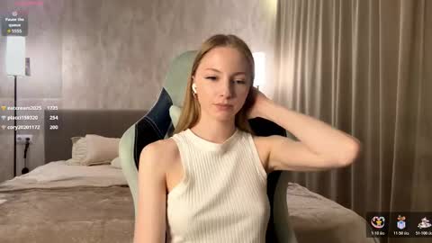 Snapshot of autumnroginson chatting on November 28, 4:09 pm Annie online show from November 28, 4:09 pm