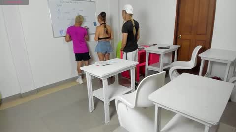 AVA online show from January 10, 9:05 pm