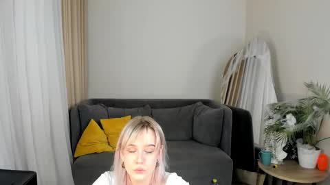 Snapshot of avabloom_ chatting on November 2, 9:39 pm avabloom_ online show from November 2, 9:39 pm