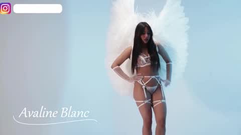 Snapshot of avaline_blanc chatting on December 25, 2:14 am Avaline Help me reach 100 likes TRANSMISSION EVERY DAY FROM 39 PM online show from December 25, 2:14 am