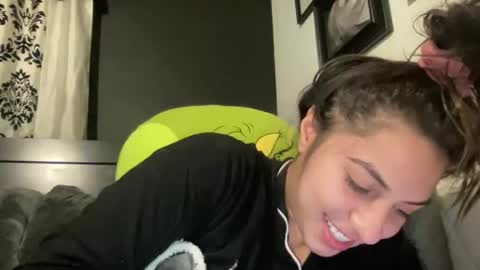 Snapshot of avamonroexo chatting on December 15, 6:50 am Ava Monroe online show from December 15, 6:50 am