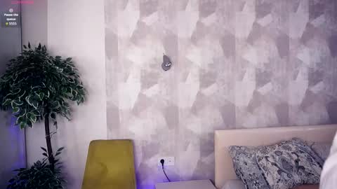 avaobierne online show from December 18, 7:20 pm