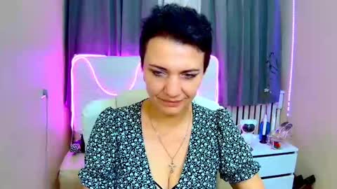 Snapshot of avasaturnian chatting on September 14, 6:23 am avasaturnian online show from September 14, 6:23 am