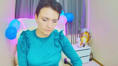 Snapshot of avasaturnian chatting on September 18, 12:07 pm avasaturnian online show from September 18, 12:07 pm