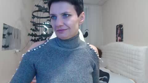 Snapshot of avasaturnian chatting on October 13, 12:16 pm avasaturnian online show from October 13, 12:16 pm