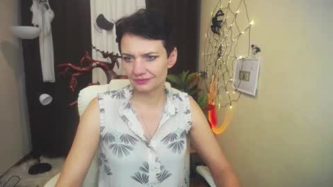 Snapshot of avasaturnian chatting on October 19, 10:27 am avasaturnian online show from October 19, 10:27 am