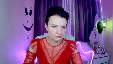 Snapshot of avasaturnian chatting on October 21, 1:01 pm avasaturnian online show from October 21, 1:01 pm