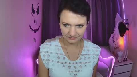 Snapshot of avasaturnian chatting on October 26, 1:28 pm avasaturnian online show from October 26, 1:28 pm