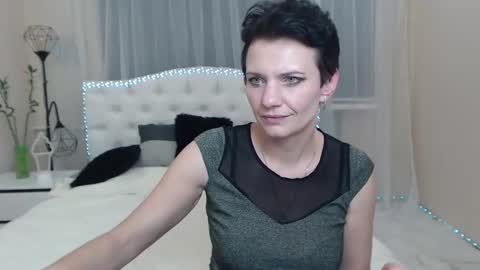 Snapshot of avasaturnian chatting on November 7, 1:55 pm avasaturnian online show from November 7, 1:55 pm